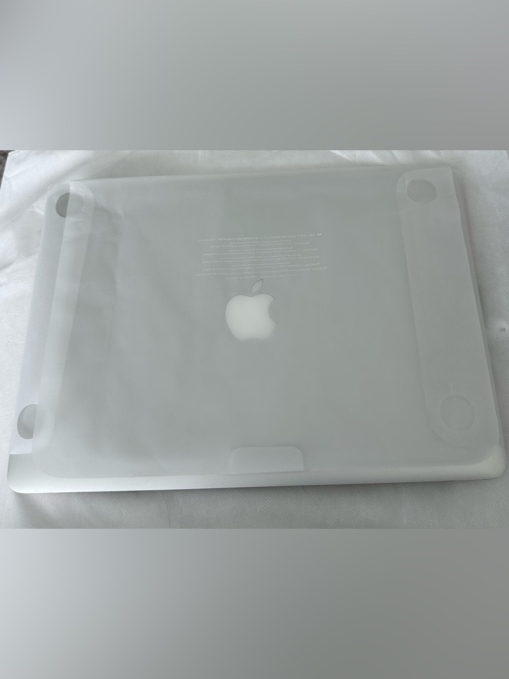 Apple MacBook Air 13.3 Silver Laptop with Slim Design. 2017 1.8GHZ/8GB/128GB - Picture 2 of 12
